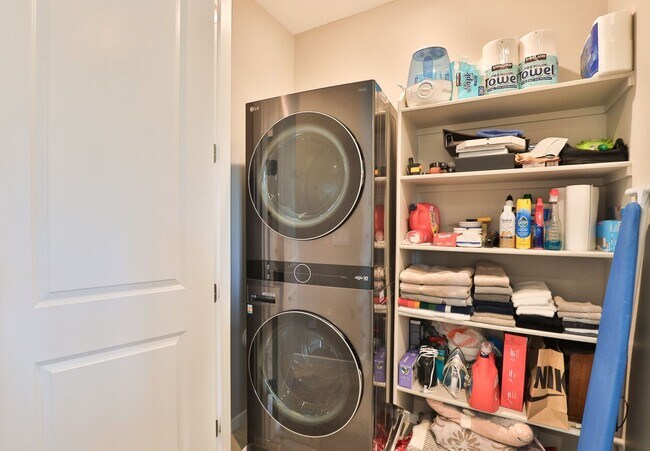 Building Photo - Gilbert Gated Community 3 bed/2.5 bath Con...