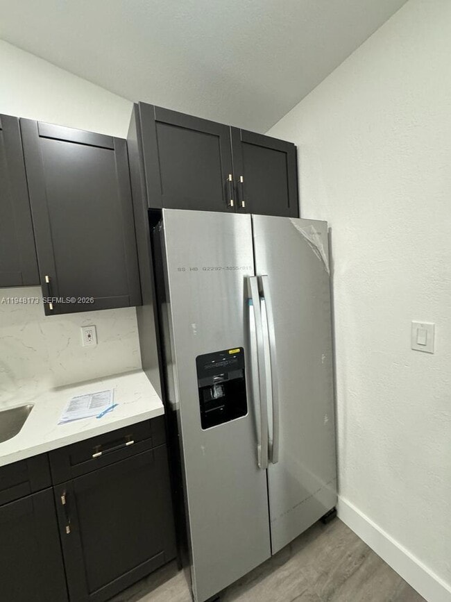 Building Photo - 11912 NE 10th Ave