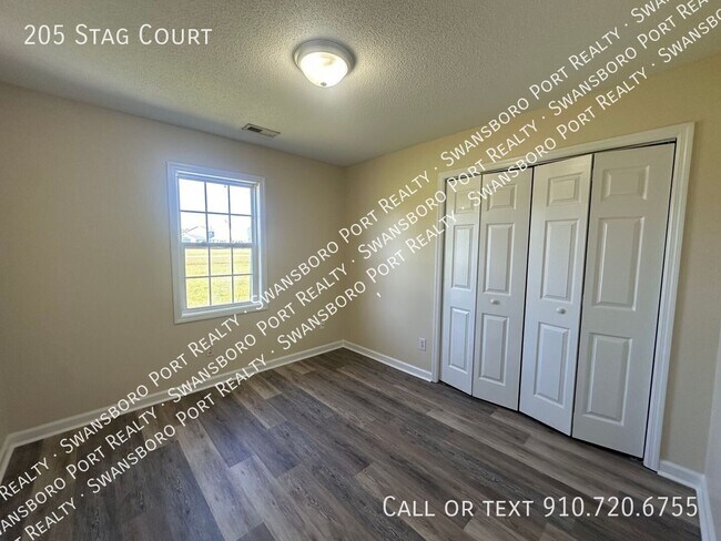 Building Photo - 205 Stag Ct