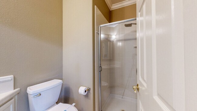 Building Photo - Gorgeous Home with private yards, large de...