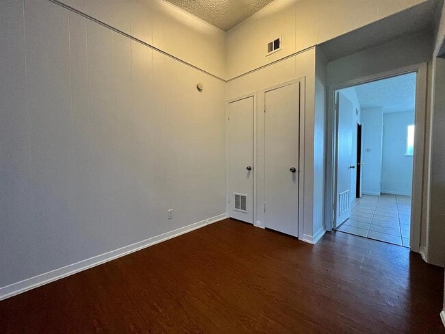 Building Photo - 612 W 51st St