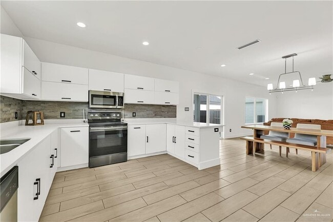 Building Photo - 23 Providence Ave