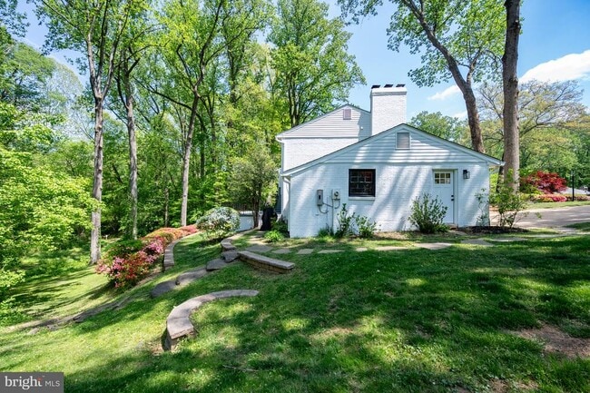 Building Photo - 1554 Forest Villa Ln