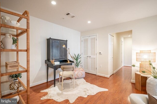 Building Photo - 4113 S Four Mile Run Dr