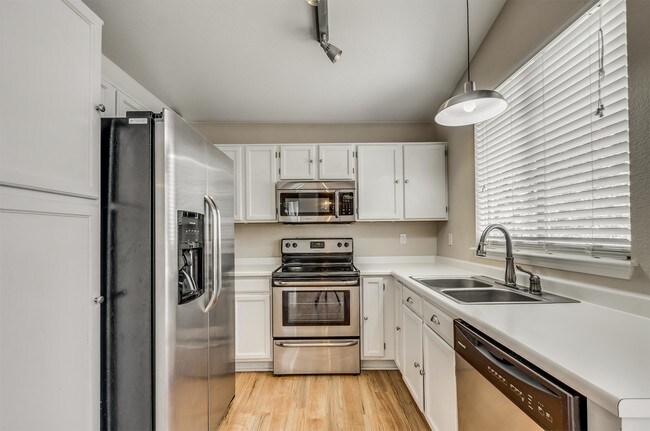 Building Photo - 8708 Greengrass Way