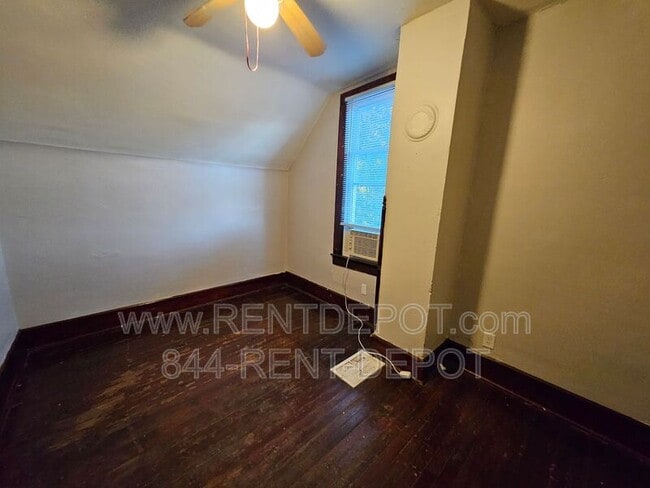 Building Photo - 308 E Iowa St