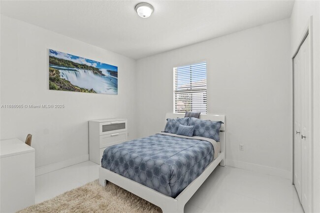Building Photo - 14841 SW 39th Terrace