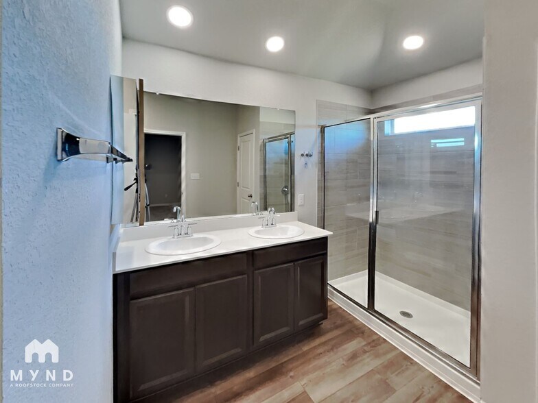 Building Photo - 906 Limestone Shls Rd