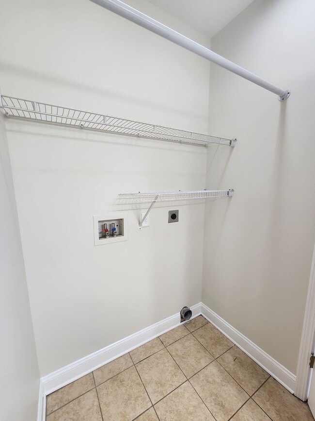 Building Photo - Weaverville Rental!