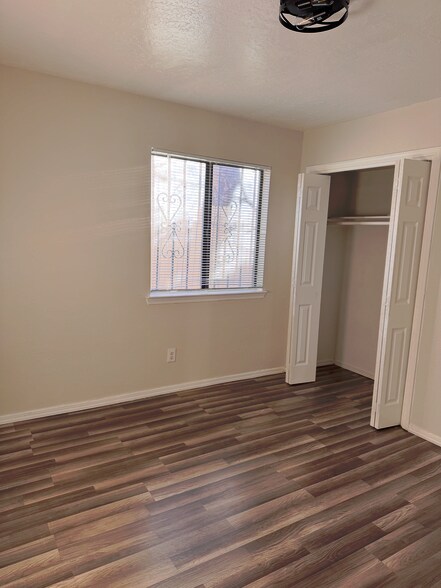 Building Photo - 1013 Dickerson Dr SE