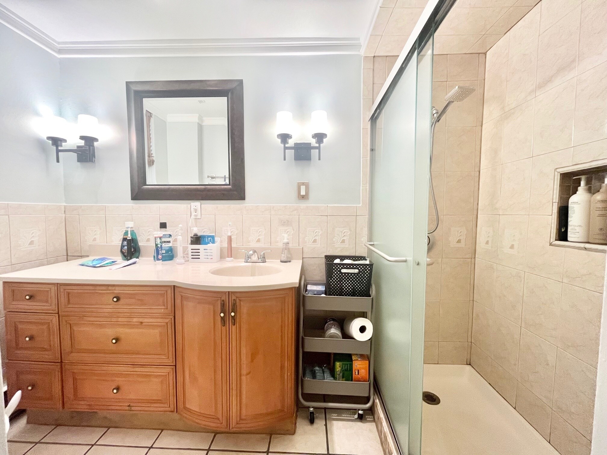 Building Photo - 180 Hillside St