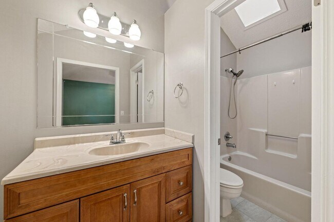 Building Photo - 2240 Prytania Cir