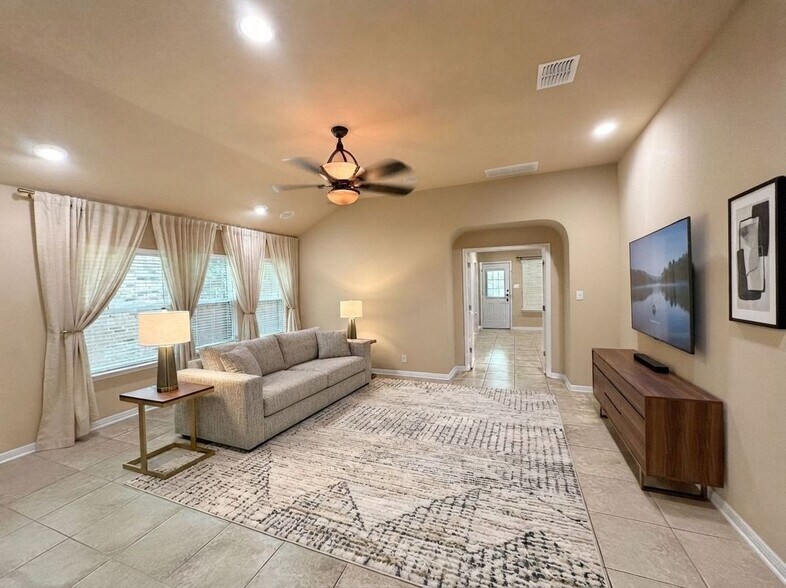 Building Photo - 5627 Cypress Dawn