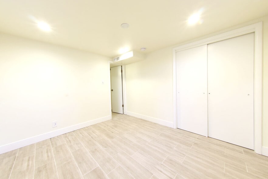 Basement bedroom/office - 3249 Salem St