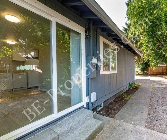 Building Photo - Central Tacoma Rambler