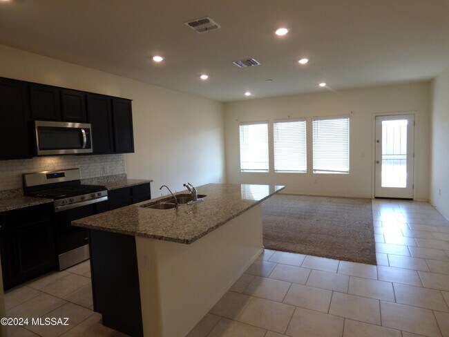 Building Photo - 10208 N Crooked Peak Trail