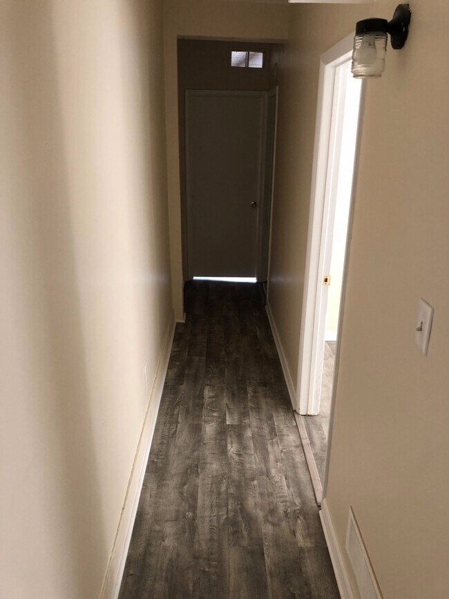 Building Photo - 639 N 12th St