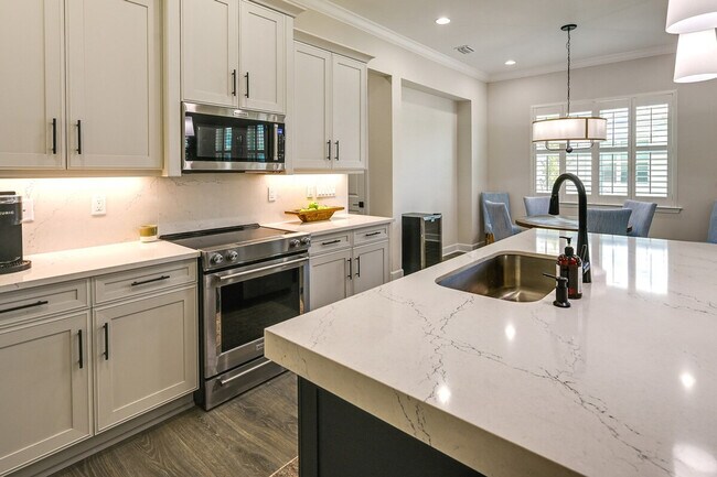 Building Photo - 7197 Saona CT