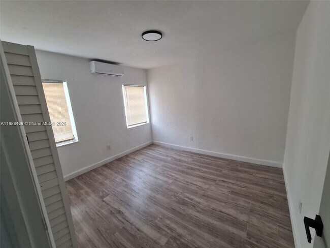 Building Photo - 90 NE 68th Terrace
