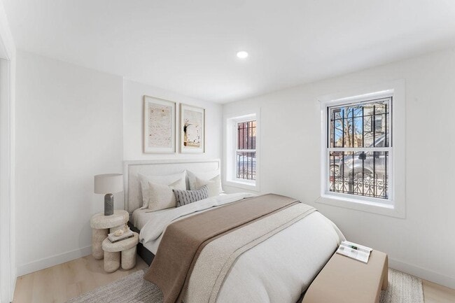 Building Photo - 306 Varick St