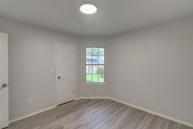 Building Photo - 7605 Cougar Dr