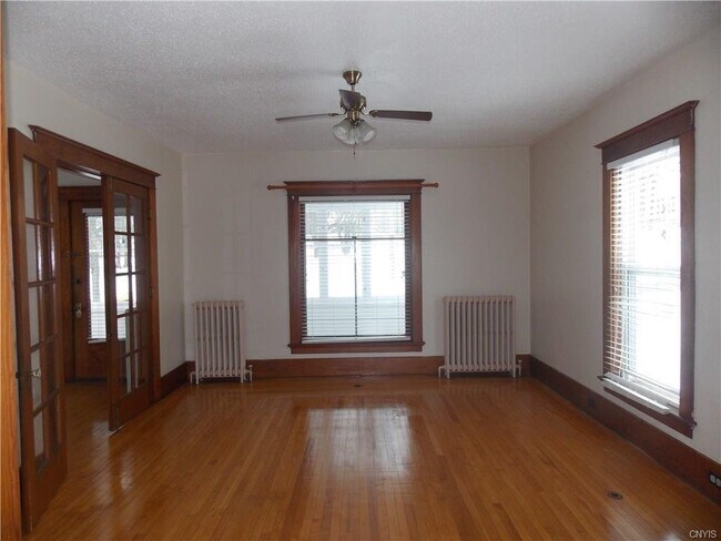 Building Photo - Village of Carthage 4 Bedroom / 2 Bath Ren...