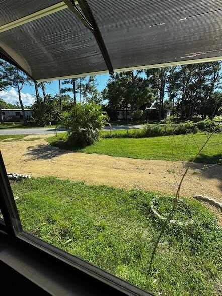 Building Photo - 15482 Mapletree Dr