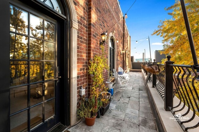 Building Photo - Luxurious Fully Furnished Penthouse Retreat in the Heart of Chicago's Desirable Near West Side