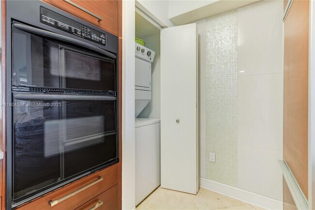 Building Photo - 1830 S Ocean Dr