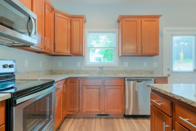 Building Photo - Private Bedroom in a Shared Two-Bedroom In Uptown Village