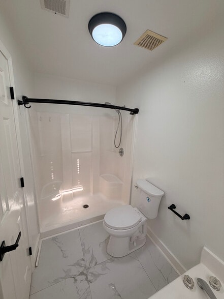 Building Photo - 705 Veryfine Dr