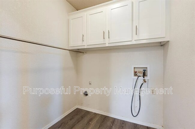 Building Photo - 2501 Patti Pl