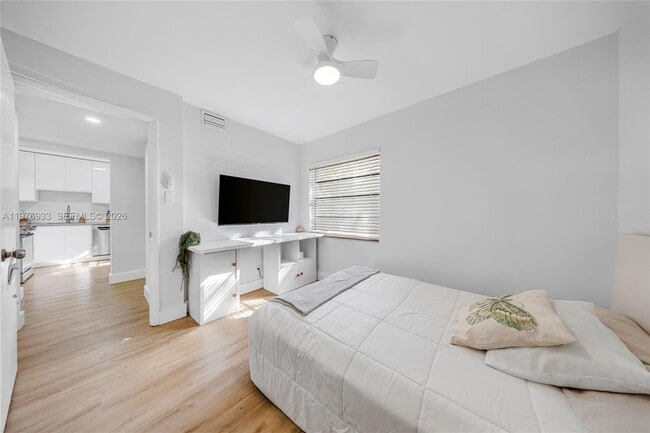 Building Photo - 130 S Cypress Rd