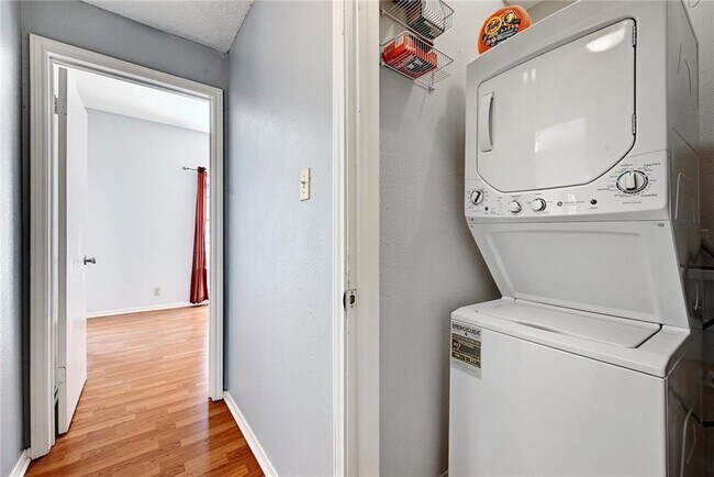 Building Photo - 203 E 31st St