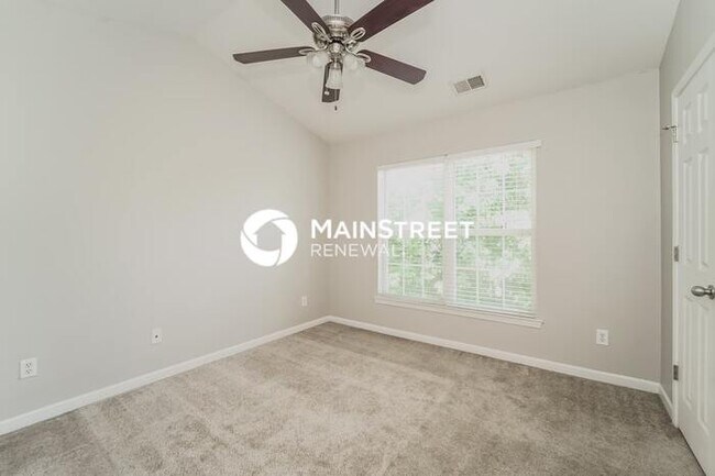 Building Photo - 3 Bedroom Pet-Friendly Home in Charlotte, NC with Main Street Renewal