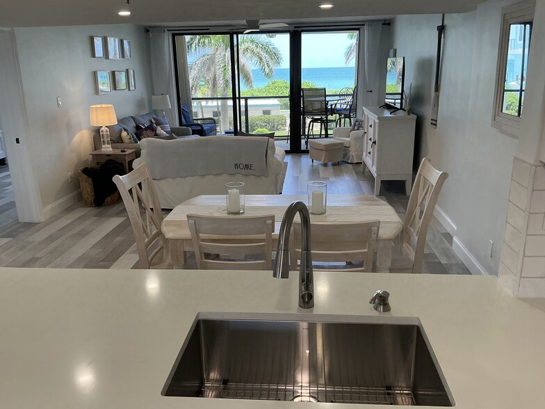 Building Photo - 355 S Ocean Dr