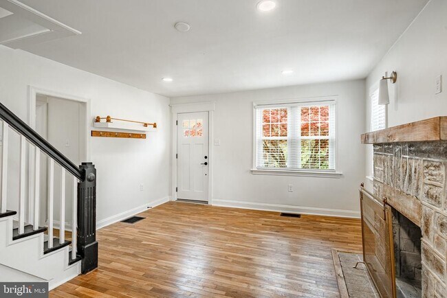 Building Photo - 539 Northbrook Rd