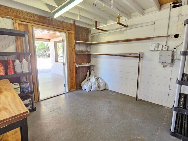 Building Photo - Venice Island – North of Venice Ave - Annual Single Family Home– Minutes from Venice Beach, Mains...