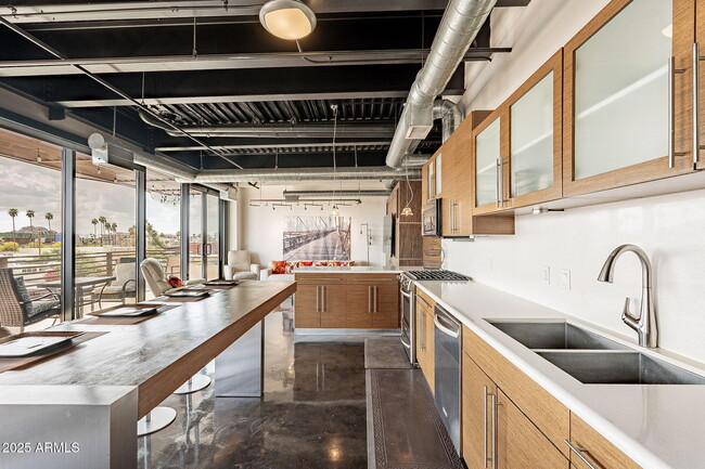 Building Photo - 4020 N Scottsdale Rd