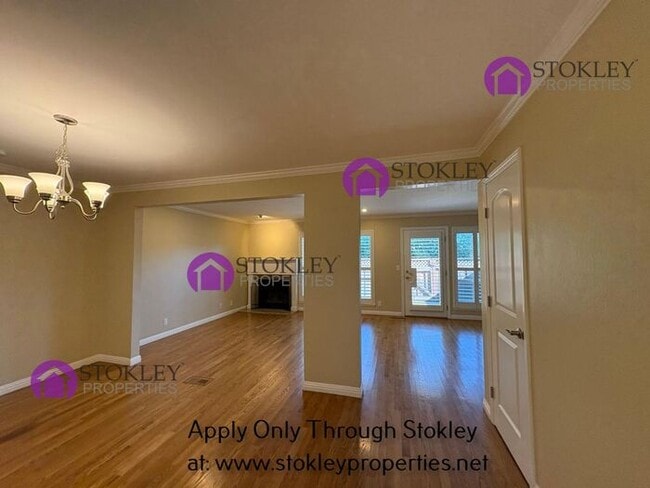 Building Photo - 323 Thistle Cir