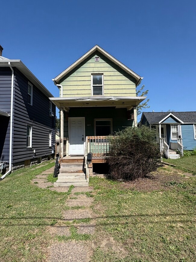 Building Photo - 1417 18th Ave
