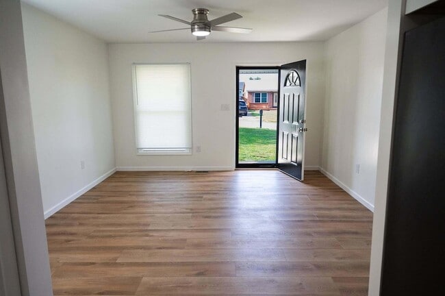 Building Photo - 208 Burley Way