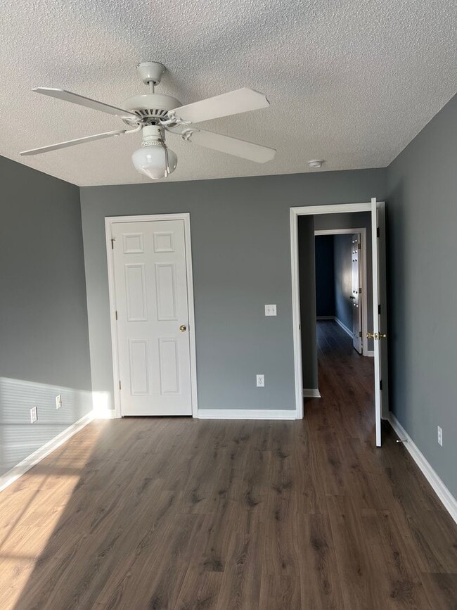 Building Photo - 107 S Spring View Dr