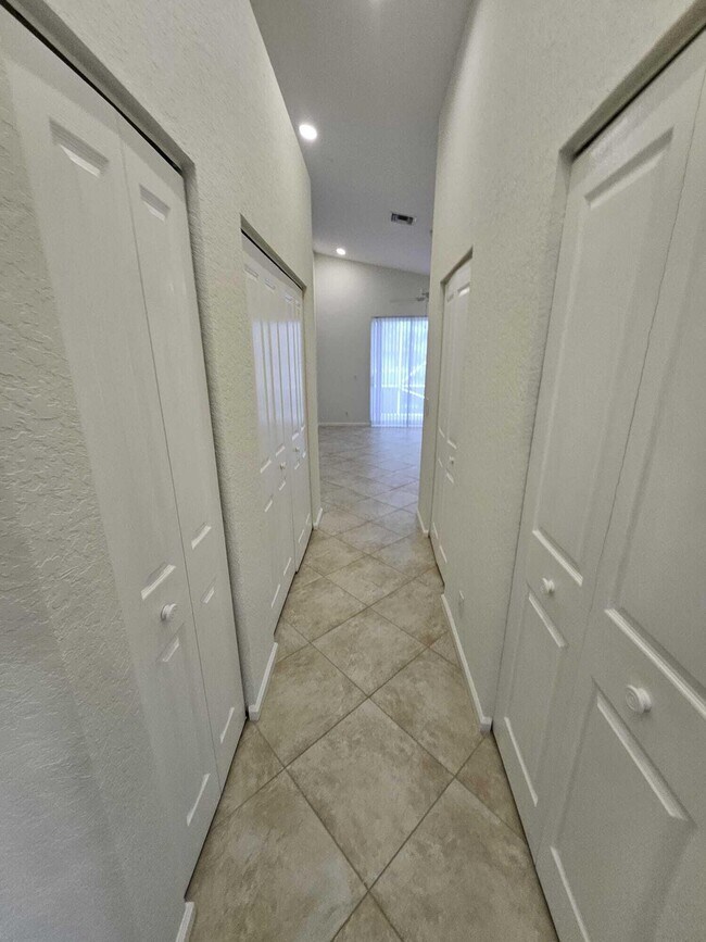 Building Photo - 7835 NW 78th Ave