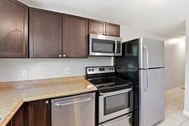 Building Photo - $2,120.95 with $300 off the first month's rent, 2 Beds - 2 Bath, Duplex in Lakewood with Cozy Car...