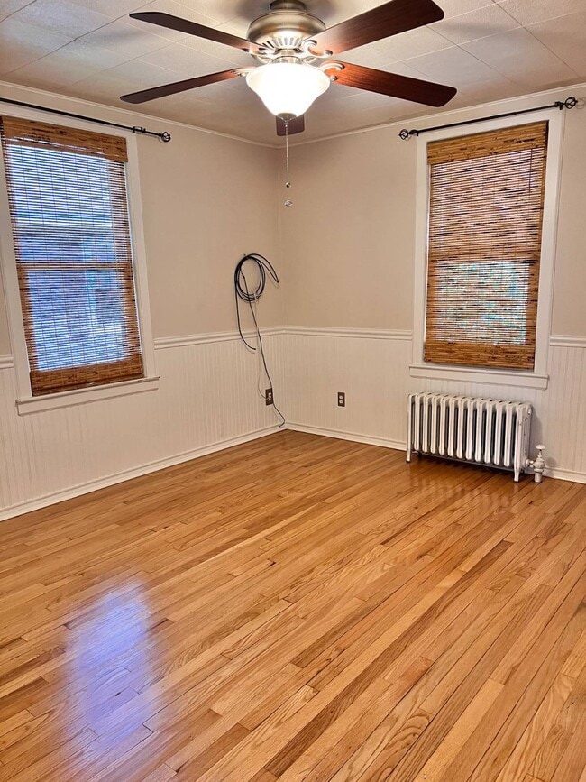 Building Photo - 109 2nd St