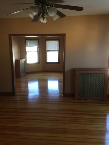 living/dining room - 15 Norfolk Ave