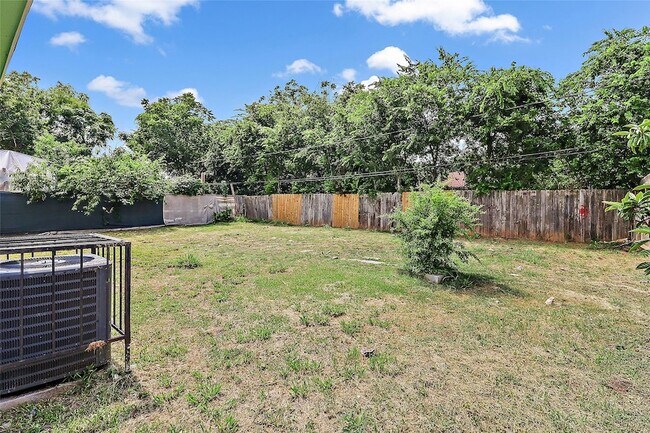 Building Photo - 243 Georgia St