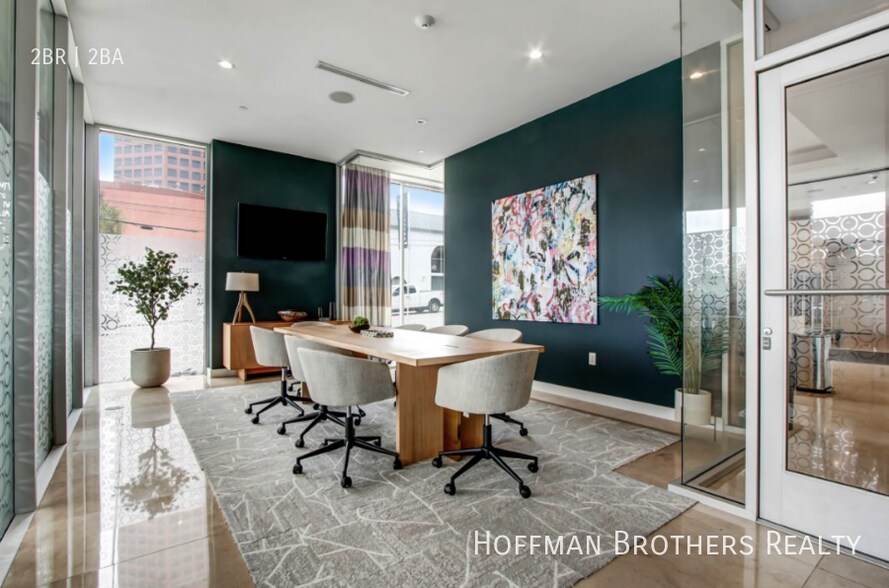 Building Photo - 1168 S Barrington Ave