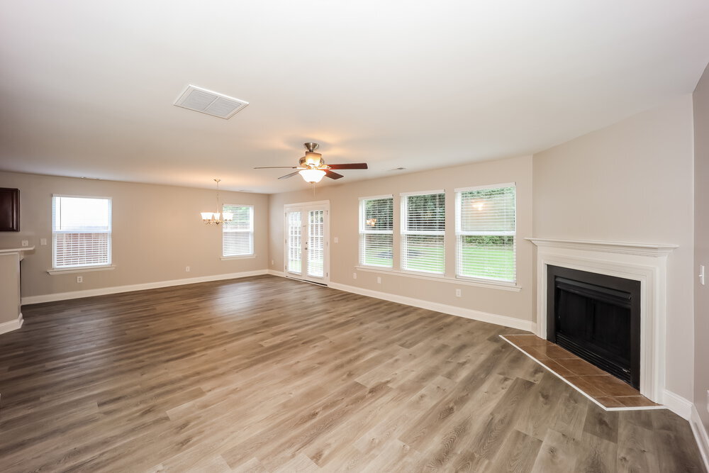 Building Photo - 2080 Valley Creek Dr